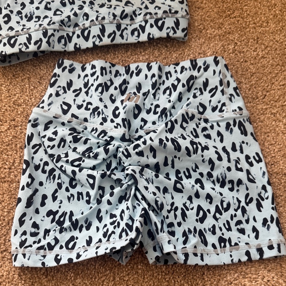 Leopard Print Sports Bra and Shorts Set - Black and Blue - Picture 4 of 4
